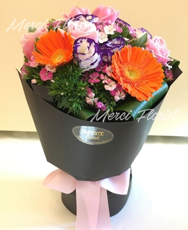 **BQ15** Gerbera and Rose Round Bouquet (Many colors combination) <br>太陽花 及 玫瑰 圓形花束 (有其他顏色選擇)