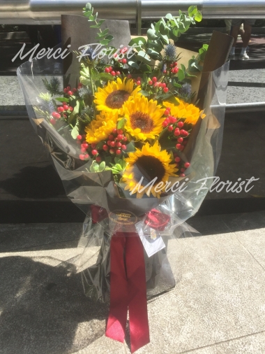 **KBQ71** Sun Flower Long Bouquet<br>向日葵 長形花束