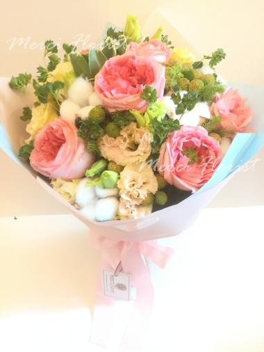 **KBQ76** Pink Garden Rose & Cotton Round Bouquet<br>粉色庭園玫瑰及棉花圓形花束
