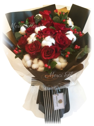 **KBQ81** Red Rose, Cotton Long Bouquet<br>紅色玫瑰，棉花 長形花束