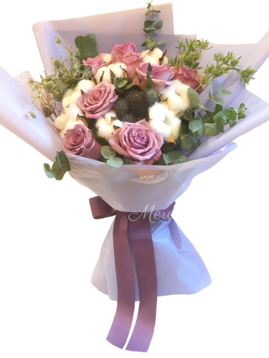 **KBQ82** Purple Rose, Cotton  Long Bouquet <br>紫色玫瑰，棉花 長形花束