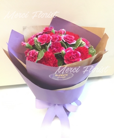**KBQ52** Carnation & Mini Carnation Round Bouquet - Red<br>康乃馨 及 小康乃馨 圓形花束 - 紅色