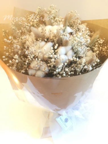 **KBQ97** White star flower and Cotton Round Bouquet<br>白色星花 及 棉花 圓形花束 (可以做乾花）