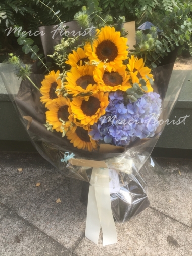 **BQ24** Sun Flower 9 pcs and Hydrangea Long Bouquet<br>向日葵9枝及繡球長形花束