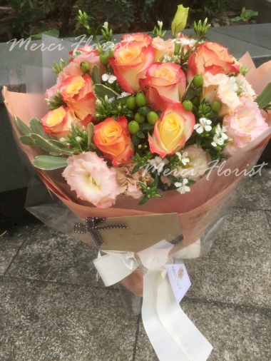 **KBQ104** Yellow Rose with Red tip Round Bouquet-12 pcs<br>紅邊香檳玫瑰圓形花束-12枝