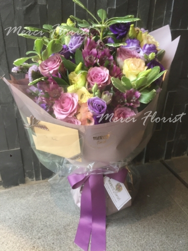 **KBQ107** Purple Roses and Eustoma Round Bouquet-12pcs<br>紫色玫瑰及 桔梗 圓形花束-12枝