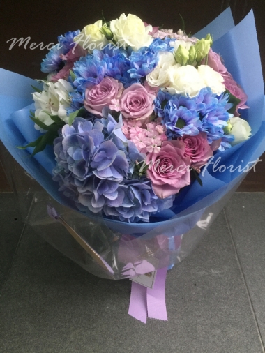 **KBQ123** Blue Hydrangea & Purple Rose Round Bouquet<br>藍色繡球及紫色玫瑰圓形花束