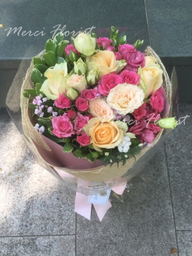 **KBQ32** Champagne Rose & Mini Rose Round Bouquet - 6 pcs<br>香檳色玫瑰 及 小玫瑰 圓形花束 - 6 枝