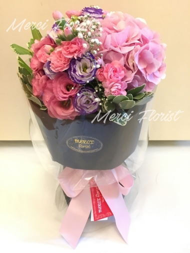 **KBQ37** Pink Hydrangea & Eustoma Round Bouquet<br>粉色繡球 及 桔梗 圓形花束