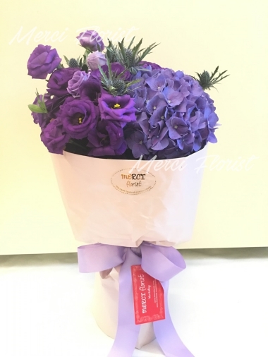 **KBQ38** Purple Hydrangea & Eustoma Round Bouquet<br>紫色繡球 及 桔梗 圓形花束
