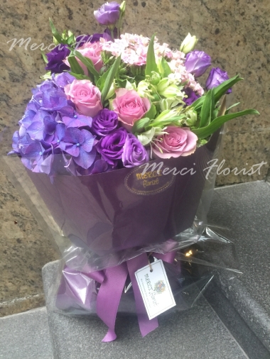 **KBQ40** Hydrangea and Rose Round Bouquet - Purple<br>繡球 及 玫瑰 圓形花束 - 紫色