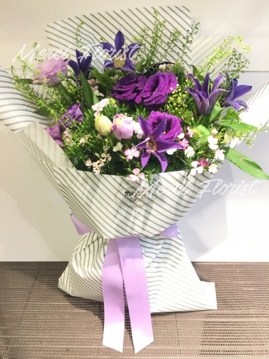 **KBQ03** Clematis & Eustoma Long Bouquet - Purple<br>鐵線蓮 及 桔梗 長形花束 - 紫色
