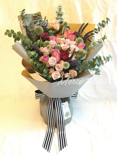 **KBQ04** Rose and Mini Rose Long Bouquet - Purple<br>玫瑰 及 小玫瑰 長形花束 - 紫色