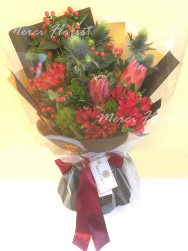 **KBQ02** Protea Cynaroides Long Bouquet - Red<br>皇后 長形花束 - 紅色