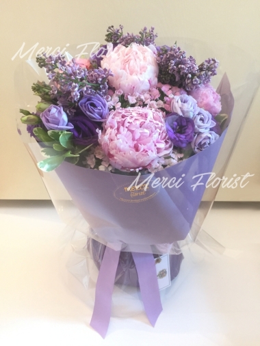 **KBQ35** Peony & Eustoma Round Bouquet - Pink/Purple<br>牡丹 及 桔梗 圓形花束 - 粉色/紫色