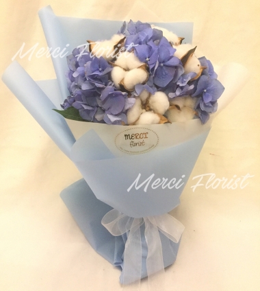 **KMBQ53** Hydrangea and Cotton Mini Bouquet<br>繡球花 及 棉花 圓形小花束