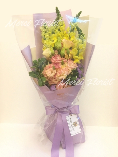 **KBQ67** Antirrhinum Majus and Eustoma Long Bouquet - Champagne<br>金魚花 及 桔梗 長形花束 - 香檳色