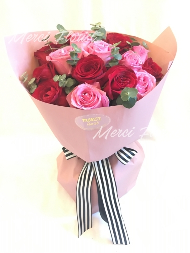 **BQ05** Shock Pink and Red Rose Round Bouquet - 18 pcs<br>粉桃色 及 紅色玫瑰 圓形花束 - 18枝
